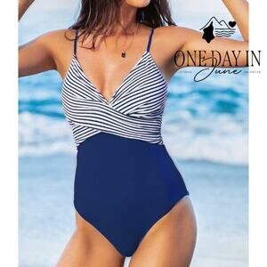 Cupshe Twist Front One Piece Swimsuit Size M